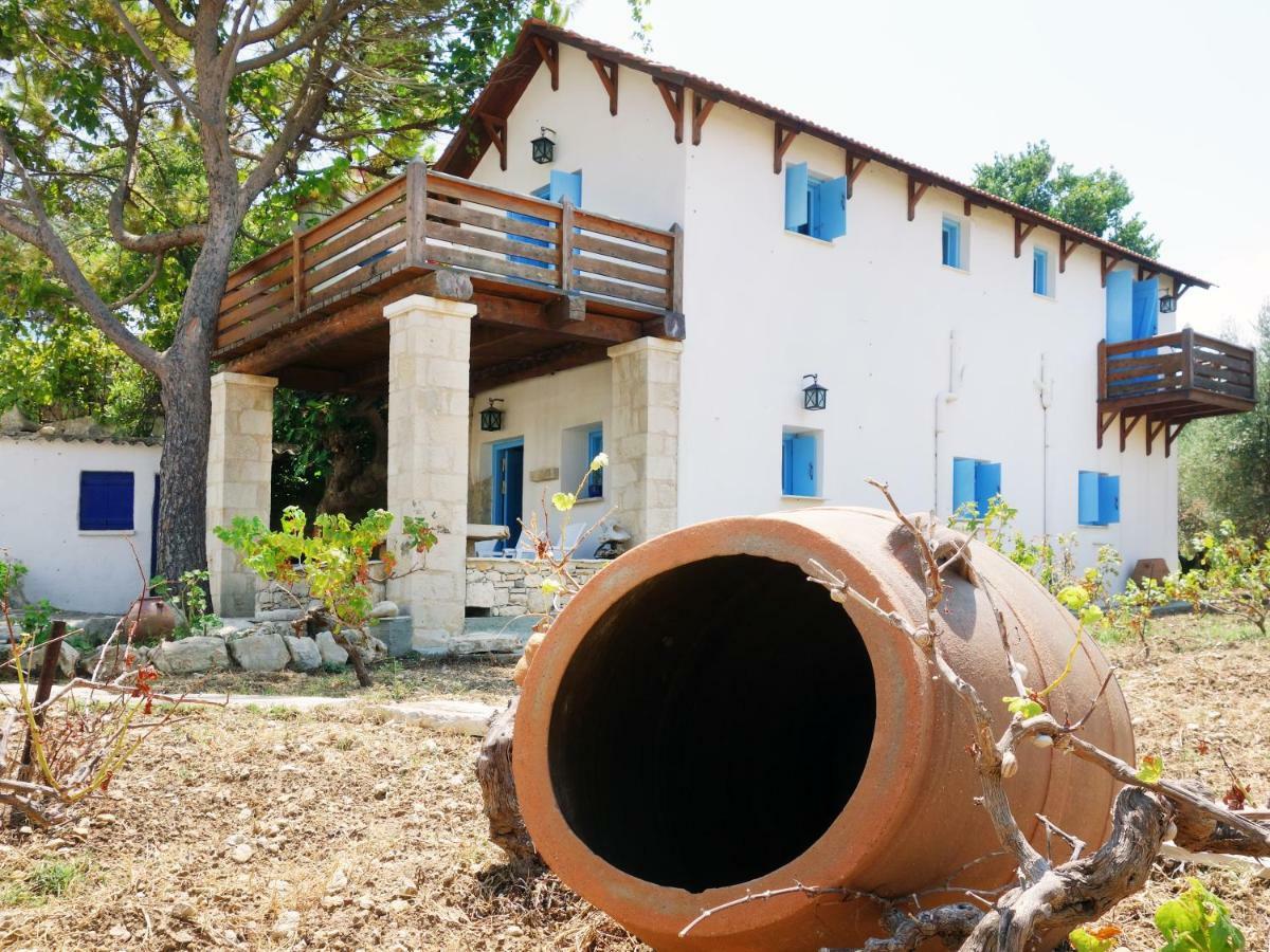Villa Antonia Almirída Luaran gambar