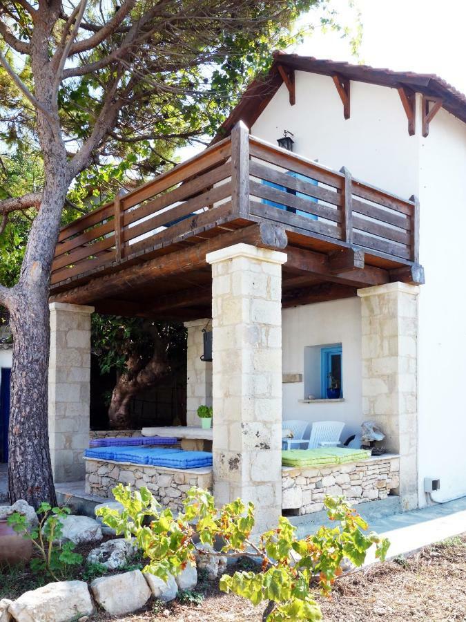 Villa Antonia Almirída Luaran gambar
